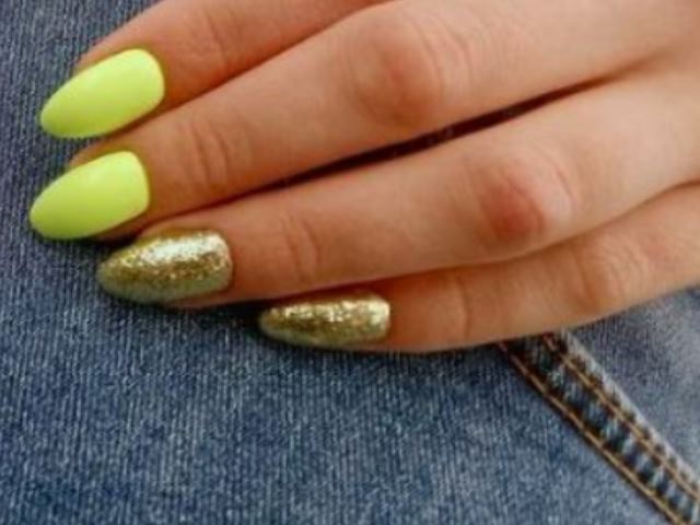 Złote i żółte manicure